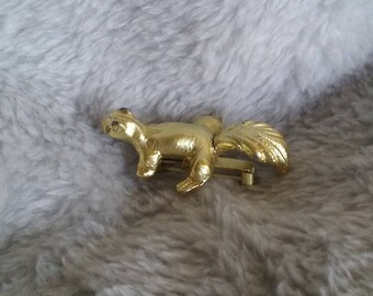 Vintage Gold Tone Squirrel Pin Brooch