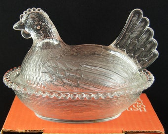 Indiana Glass Hen on a Nest #4423, candy dish, trinket holder, in original box for gift giving! Indiana Glass Classic!