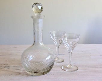 Cut glass wine decanter, vintage wine carafe, glass decanter with stopper