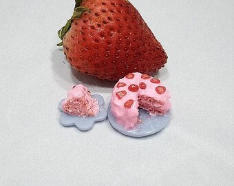 1:12 Scale Dollhouse Miniature Strawberry Cake
