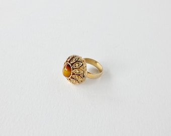 Vintage 1960's gold tone faux oval tigers eye Vanda perfume ring. Vintage filigree opening hidden compartment ring. Ring size O and 7 1/4.