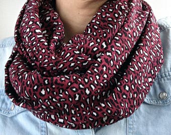 leopard loop scarf, womens infinity scarf, burgundy scarf, leopard print scarf, leopard fabric, animal print scarf, gift woman mother, scarf