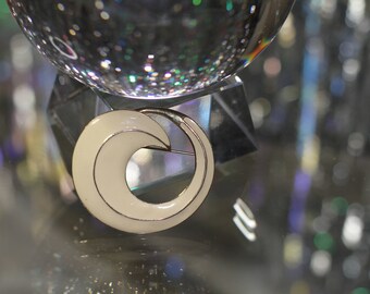 White & Gold Swirl Brooch