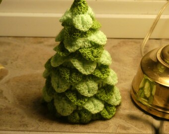 Crochet Christmas tree in two color