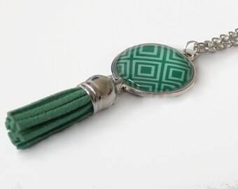 Patterned necklace geometric green