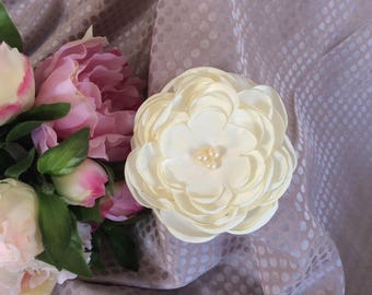 Flower 11 cm in satin with pearls
