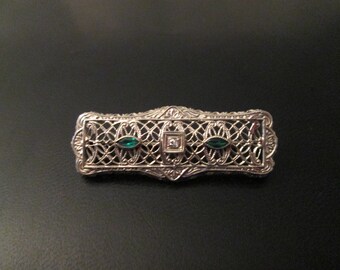 14k White Gold Filigree Emerald and Diamond 1940s Art Deco Pin Brooch