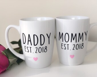Mommy and Daddy mugs- Baby shower gift ideas- new daddy mug- new mommy mug- pregnancy annoucement ideas- mom and dad mug- parents to be gift