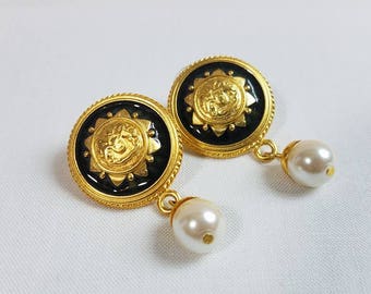 VINTAGE Goldtone/Black/Pearl Medallion Pierced Dangle Earrings