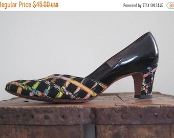Ribbon Shoes / Julius Garfinckel / Grosgrain Ribbon / Mad Men Shoes / 60s Shoes / Womens Shoes 8.5 / Womens Heels / Black Patent / Floral