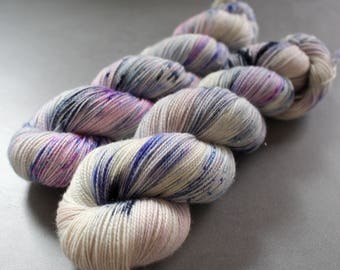 Magpie - "Ghostly" - Superwash Merino, Nylon, Gold Stellina - Sock Yarn