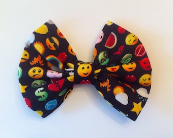 Kawaii Emoji Fabric Hair Bow, Smiley Face, Emoticon, Arcade