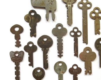 16 Vintage keys Old skeleton keys Skelton keys Wedding key Collection of keys Old flat keys Bulk price Bridesmaid gifts Old and odd keys #6X