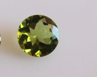 Natural 8.8 mm Round Green Peridot Faceted High Quality Gemstones-AAA Peridot 2.40 ct