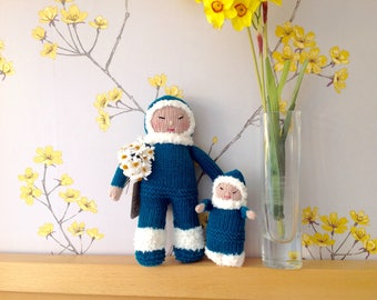 Hand knitted Inuit mother and child doll