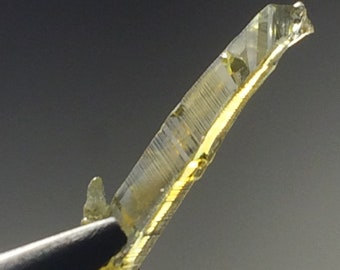 Fluorescent Color-Changing Zincite
