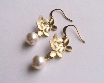 Gold Flower Pearl Earrings, Pearl Earrings, Gold Flower Earrings, Gold Dangle Earrings, Bridal Jewelery, Bridesmaids, Wedding, Formal