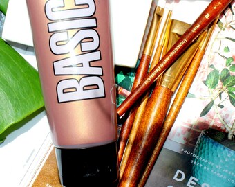 Rose Gold Acrylic Paint // Rose Gold DIY Decor Bedroom // Rose Gold DIY Crafts // Rose Gold Paint Party // Rose Gold Inspiration