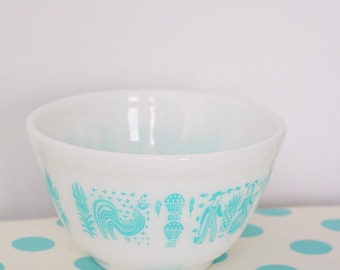 Pyrex Turquoise Butterprint 401 Bowl, Pristine Condition (AKA Amish Print)