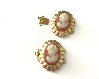 Vintage Gold Tone Cameo Profile Double Strand Clasp // Double Strand Clasp // Vintage Multi Strand Clasp