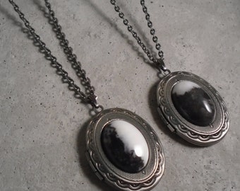 V Locket - Victorian Style Locket