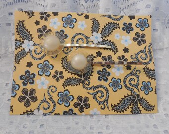 Pretty Vintage Button Bobby / Hair Pins