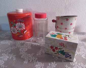 Vintage Mixed Kitchen Decor
