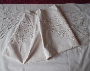 2 pillowcases with beautiful lace
