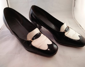 Vintage Florsheim pumps