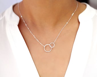 Interlocking Circle Necklace, Double Circle Pendant Necklace, Entwined Ring Necklace, Minimalist Gift for Her, Couple Sister Necklace
