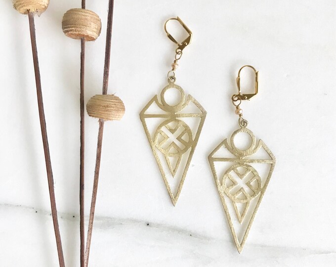 Rusticgem Edgy Gold Chandelier Earrings With Champagne Stones In Dangle Statement
