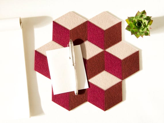 Small table mat / wool felt / burgundy / wool felt mat / stylish table mat / handmade / made in Italy