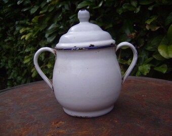 LOVELY white ENAMELWARE POT / / Vintage