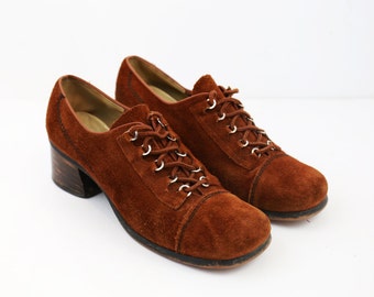 SALE///Vintage 70s Brown Suede Grommet Lace Up Oxford Flats size 7