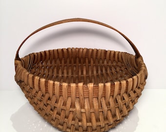 Vintage (1980's) Buttock Basket / Egg Basket w/ Handle