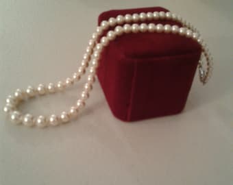 Necklace - Beautiful Single Strand Simulated Pearl Necklace