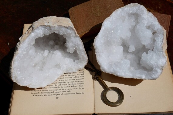 Large Chalcedony Geode 3.7 lbs, White Druzy Chalcedony, White Chalcedony, Raw Chalcedony, White Druzy Crystal, Whole Chalcedony