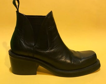 Vintage 90s Womens Chelsea Ankle Boots Size 7 Hipster Beatle