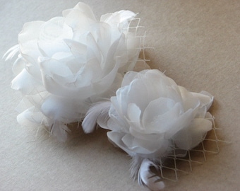 Set of 2 ivory flowers Wedding hair flower Wedding hair pin Wedding hair piece Ivory hair veil Ivory feather pin Ivory hair flower Ivory pin