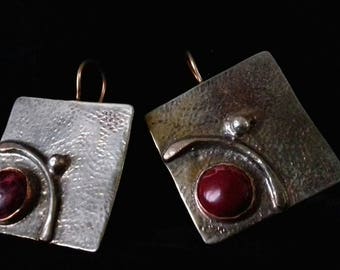 Square earrings with an embedded Jasper stone.