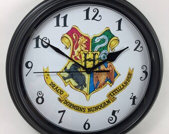 HARRY POTTER "Hogwarts Coat of Arms" Wall Clock Novelty Potterhead Gift