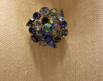 Vintage blue rhinestone pin