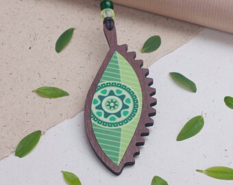 Leaf Design Walnut Pendant Necklace