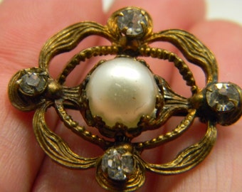 Vintage Art Nouveau brass brooch c clasp