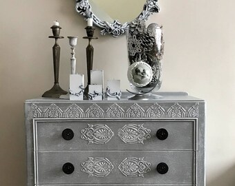 SOLD NOW !!!! Vintage Shabby Chic Chest of Drawers 1960