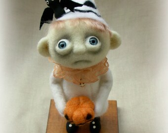Halloween ghost doll. Needle felted art doll. Halloween decor. Creepy cute doll. Felt doll. OOAK. Halloween. Hand made doll. Bat.