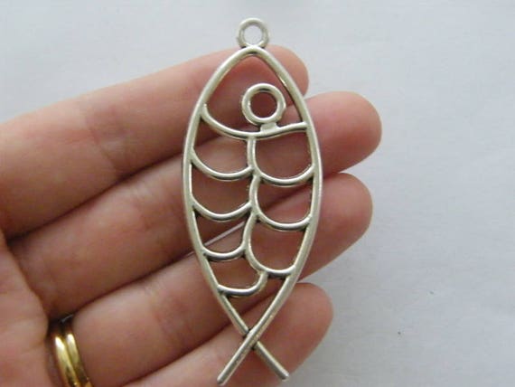 10 Blessed fish charms antique silver tone R136