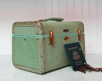 Vintage Samsonite train case. Antique luggage, cosmetic case, suitcase, photo prop. Blue green with mirror.