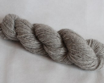 Unique handspun yarn | 1 ply | undyed | 90g | 365m | Kainuu Grey wool, angora
