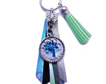 Porte-clé nature bleu menthe à l'eau - cabochon relief fleur - PC184